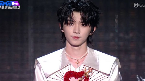 马嘉祺时代少年团演唱会演唱《我爱他》solo舞台 开口跪！