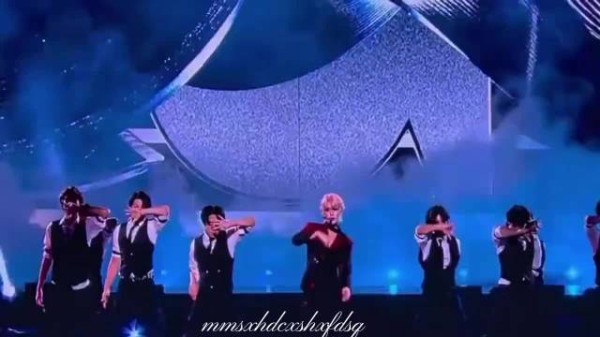 丁程鑫演唱会红唇妆造惊艳