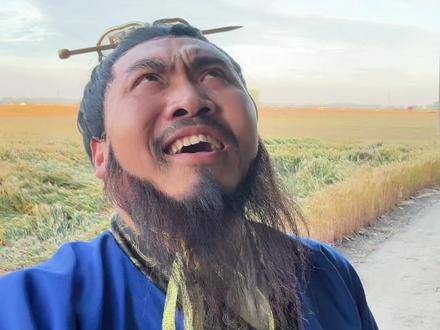 一千年前的狂风,瞬间摧毁了身后的麦浪!