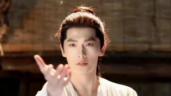 杨洋《凡人修仙传》古装造型获赞,韩立蜕变引观众共鸣