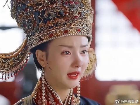 “她最终还是死在了那令她害怕的宫中”