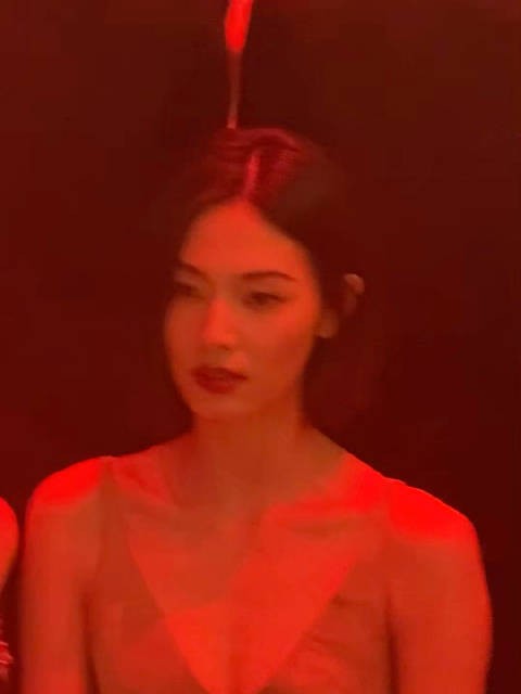 成都欧米茄晚宴内场女明星路透,赵佳丽看到了什么突然笑的这么开心