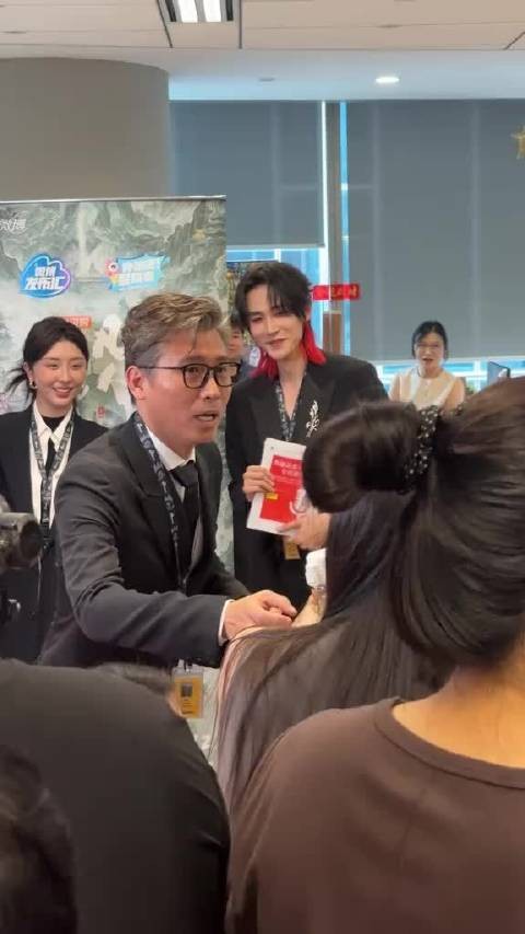 李乃文片场遭剧组调侃,五旬演员幽默应对