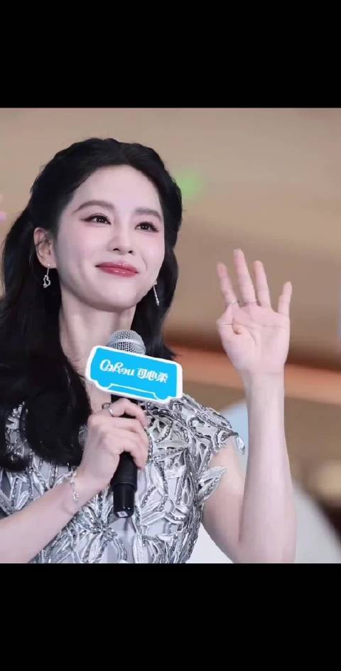 今日出席活动的刘诗诗,也太美啦