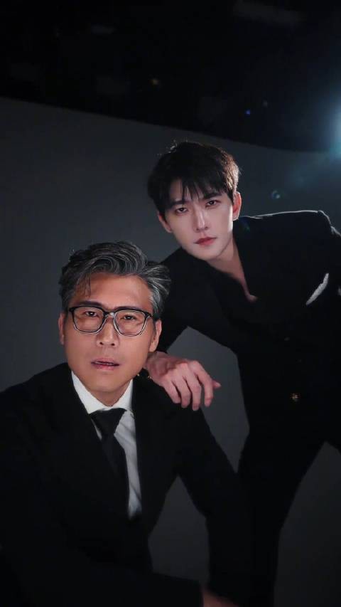 杨洋李乃文合拍抽象视频,网友调侃生抽遇老抽