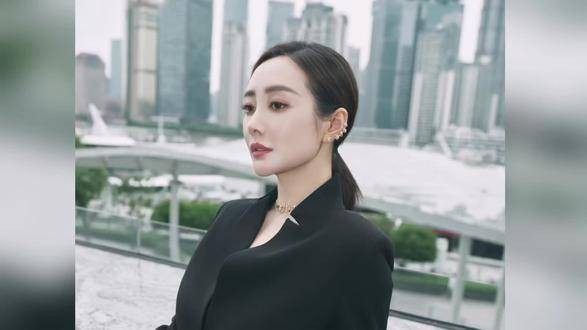 李纯是格格的亲爹,与丁禹兮、邓恩熙、王鹤棣以及光头男星们同框