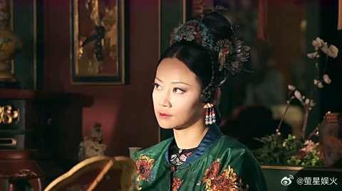纯妃忠心耿耿的跟着皇后,图的到底是什么?
