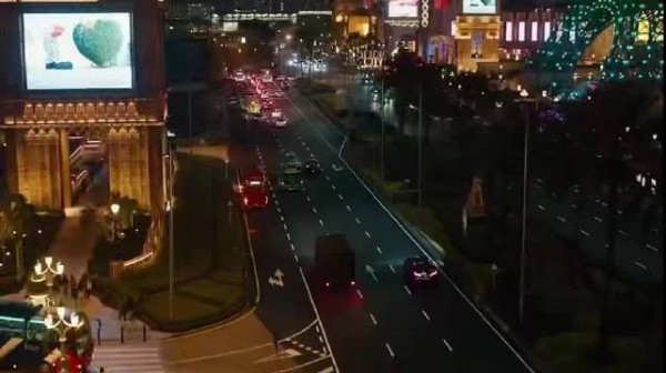 梁家辉《捕风追影》演疯批傅隆生，西装暴徒1挑30