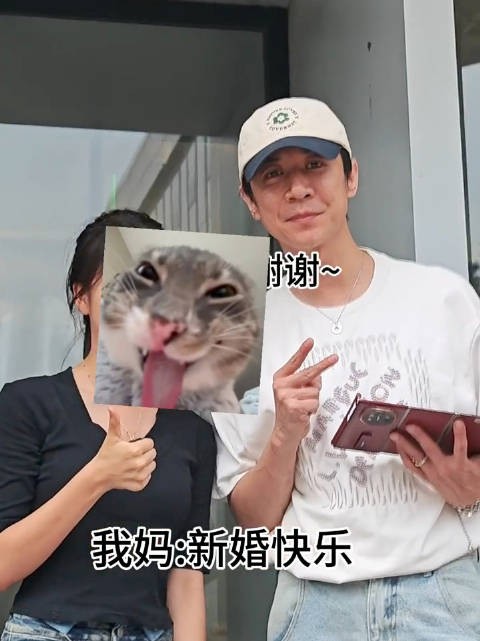 张维伊董璇官宣结婚后与路人合照获新婚祝福