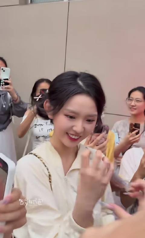 短国大爆剧女主生图有点普啊，和明星还是有壁的