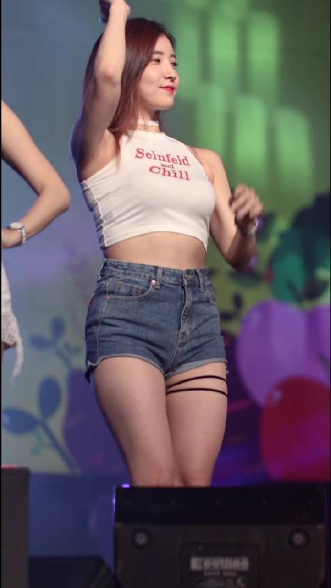 韩国女团的穿搭真的是耐看，清凉透气又凸现身材