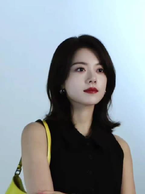赵今麦现在的气质感觉真的很沉稳了,气场全开呀
