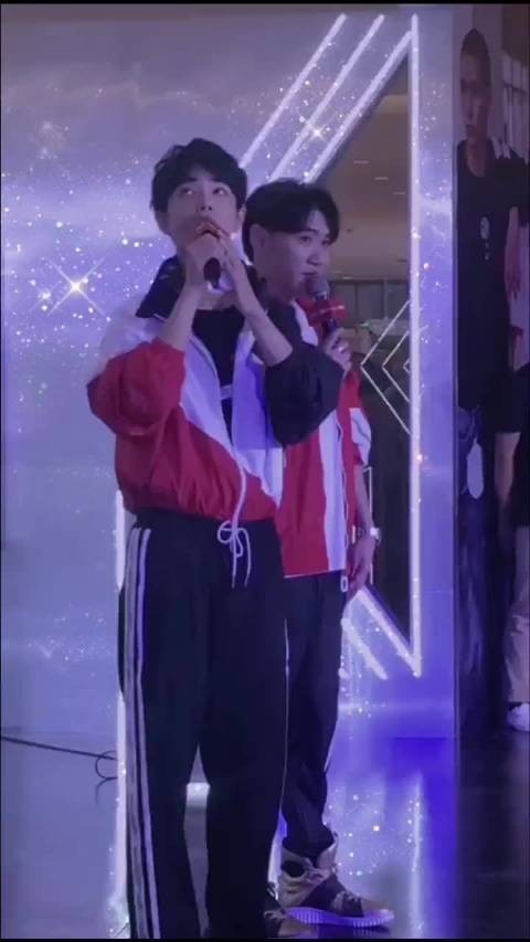 外套塞裤子里没几个人能这么会吧哥哥 你闻一下空气都是甜的～xz
