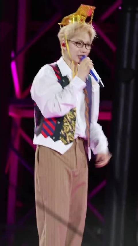 有生之年也是看到汪苏泷的扫腿舞了!cr.蚊子下鸡蛋
