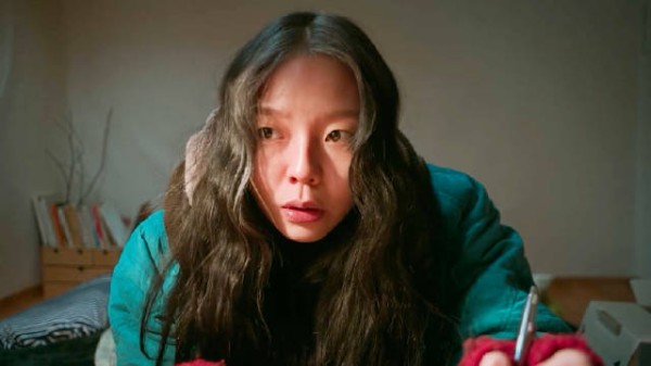 女人发现了一个省钱小妙招，只要把朋友都“睡”一遍，就可以省下昂贵的房租