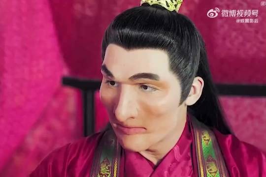 本以为嫁的是丑男 没想到摘下面具居然如此英俊 听雪