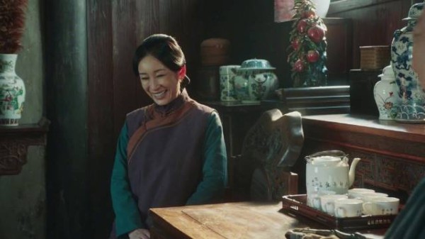 年代剧《生万物》热播，宁封两家斗嘴引观众欢笑