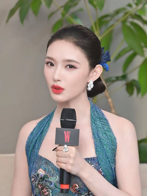 被林允的后台直播给笑死!哈哈哈!大概在第6分钟的时候!怎么可以这么真实!