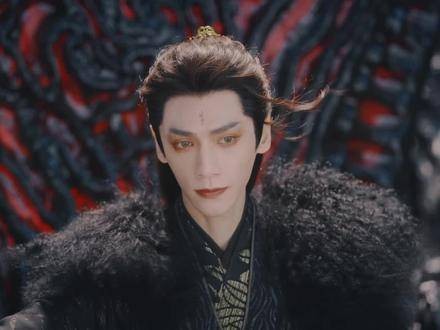 家庭会议现场,堪称教科书级别地演绎了何为家庭中的真正地位