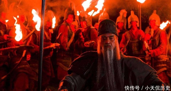 为何关羽见到吕布恭敬地称呼吕将军，而张飞却大骂“三姓家奴”？