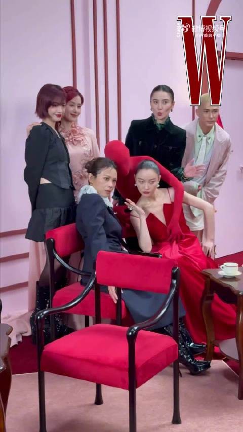 TA们聚在一起，就是一幅画 @宋佳 @刘诗诗 @倪妮V @蔡健雅 @李庚希Teresa