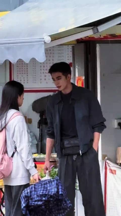 果然时尚的完成度全靠脸 谁懂宋威龙张婧仪这两个浓颜的冲击力!