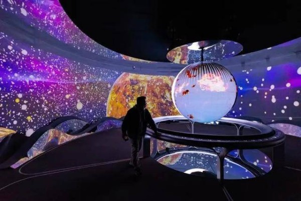 锐评｜“火星上的琉璃瓦”，正打破西方科幻的“想象力垄断”