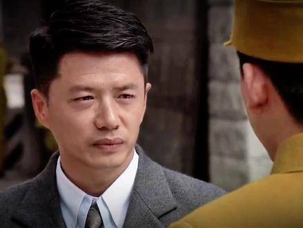 “戏中人一滴泪，便搅动满城相思雨”