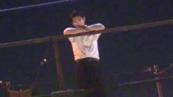 肖战版“如果有多一张船票，你会不会同我一起走” 没票我都要躲你里一起