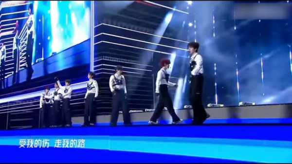 时代少年团演唱会献唱《要你管》，展现青春活力与个性主张