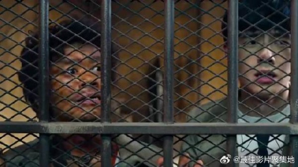 被关在监狱里发现真凶，开始大闹监狱