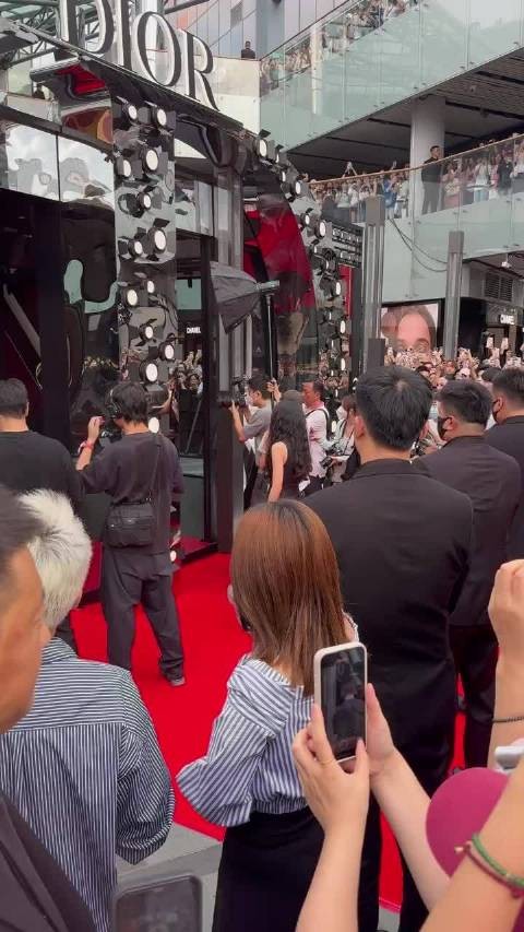 迪丽热巴三里屯活动线下生图,巴美的一发不可收拾!