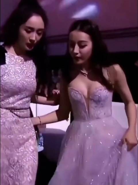 想起来这个迪丽热巴杨幂同框 真是养眼啊!