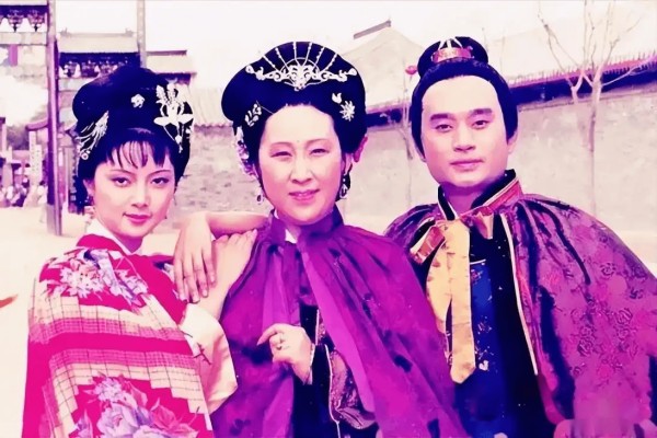如果薛宝钗的父亲还在，会不会影响红楼梦的情节走向？