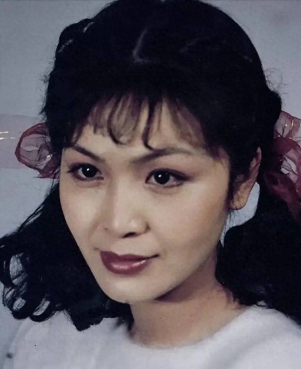 曾有十年之久不敢看红楼梦的她，却演了半部红楼梦，红了一辈子