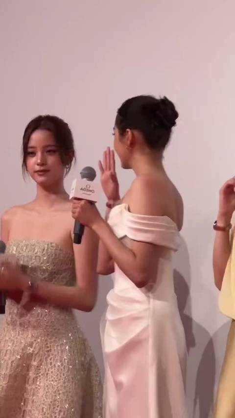 欧阳娜娜碰上关晓彤，一对比才发现，关晓彤这身形真的“魁梧”！