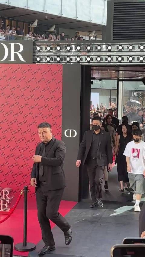 迪丽热巴迪奥活动生图曝光,颜值引热议