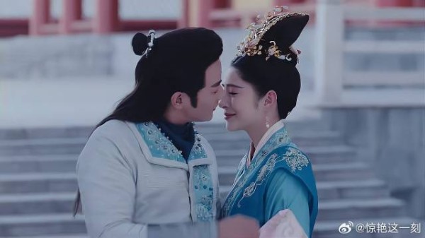 李未央被打大板 拓跋浚当她面跟长乐亲昵，心都在滴血