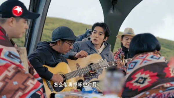 马頔接梗笑场,寻乐团音乐会谈变玩梗现场
