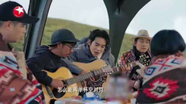 马頔节目现场玩梗称不爱喝酒笑翻全场