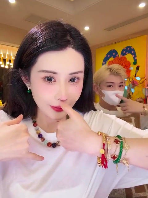 韦雪直播模仿前男友得知其离婚有娃反应