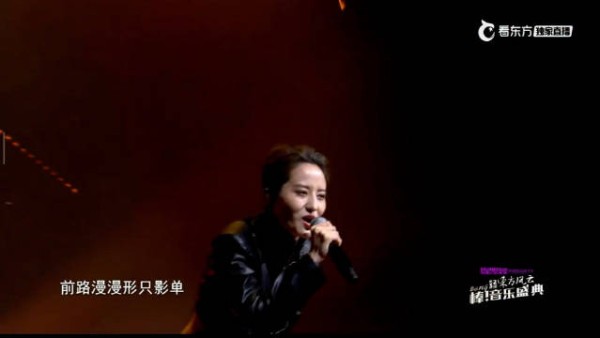 蒋一侨东方风云榜舞台一秒换装惊艳全场
