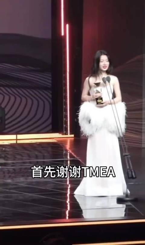 2025微博音乐盛典官宣,网友热议单依纯去年口误