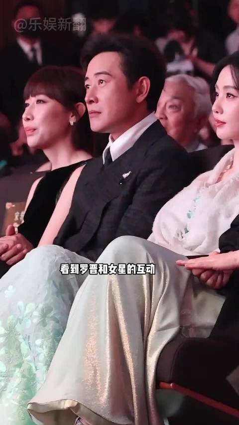 罗晋绅士拥抱王子文，对谭松韵裙摆未留意