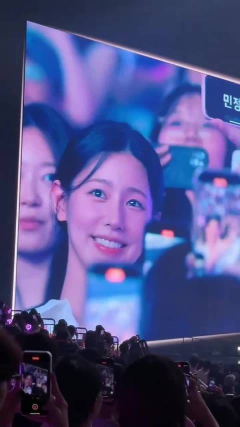 赵美延惊喜现身aespa演唱会 好淡的妆容,越素越美丽