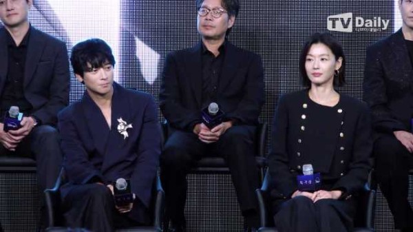 制作发布会 cut 导演、全智贤、姜栋元谈合作感受