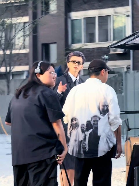 空降首尔 紫发帅晕所有人