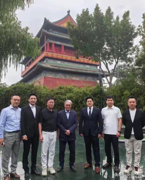 霍震霆带两儿子观礼阅兵，霍启刚称呼变化印证他当年随口说的话！