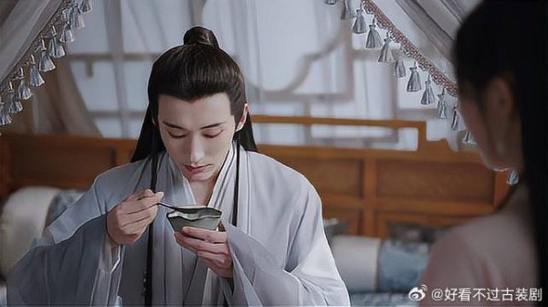 源仲不想与姬谭音分离,想着法子自虐留住她,心眼子真多