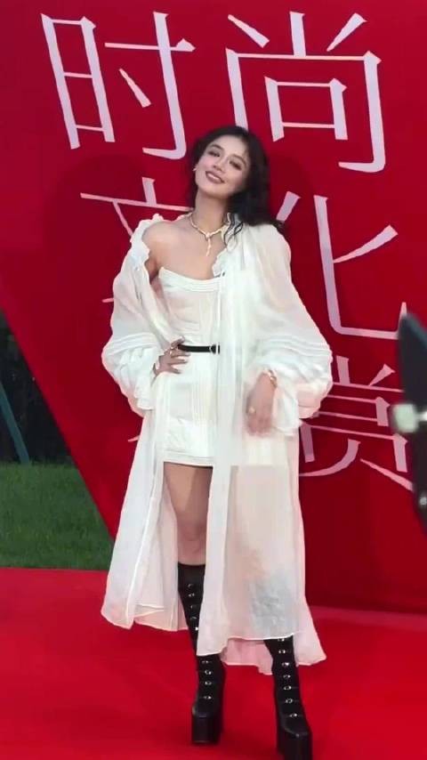 天啦噜，马思纯现在的状态也太好了吧！姐姐这次是真的美到我了！